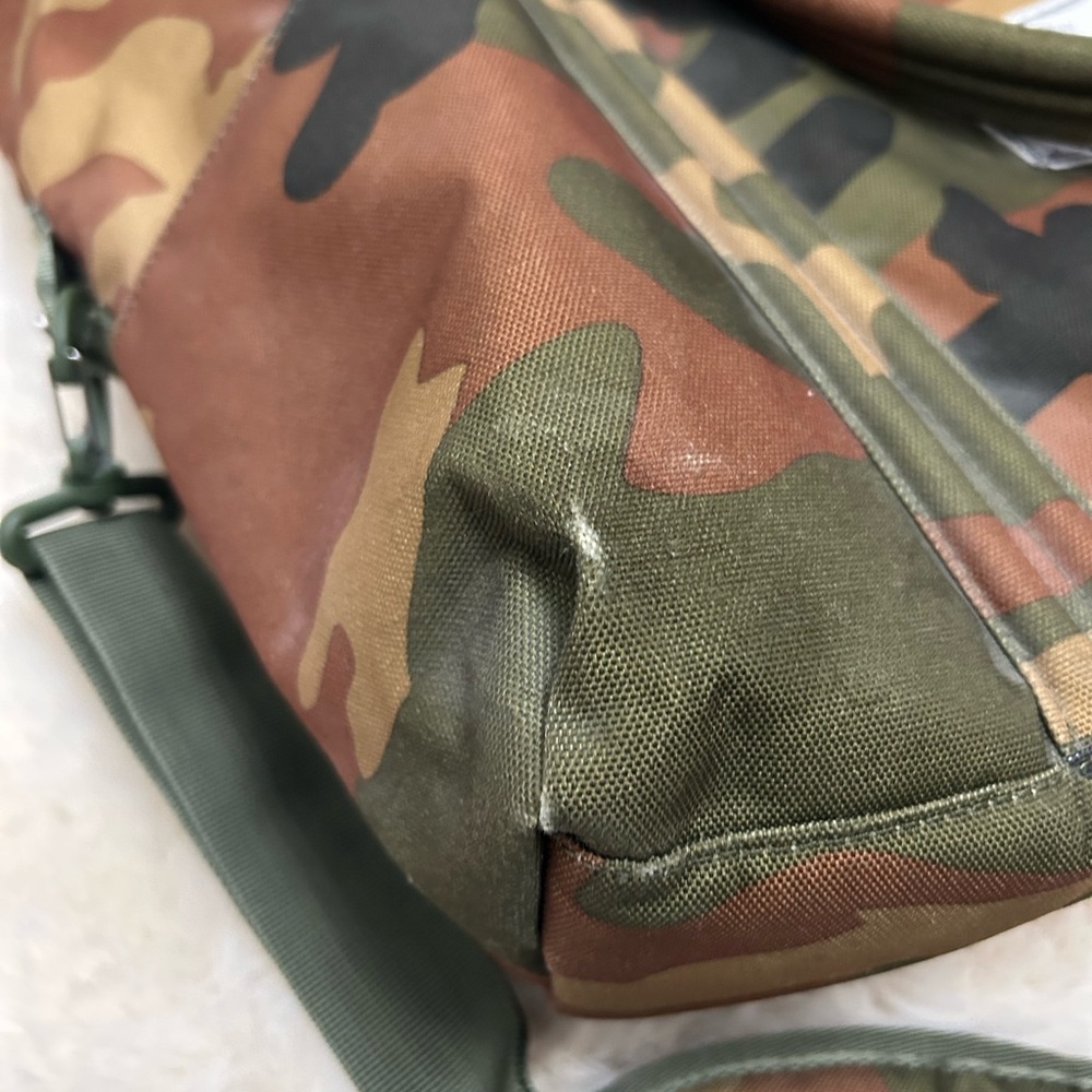 Herschel Supply Company Camouflage Baby Bag - Picture 6 of 11